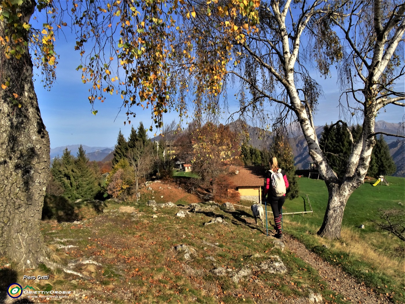 34 Verso il Rif. Poieto con i colori dell'autunno.JPG